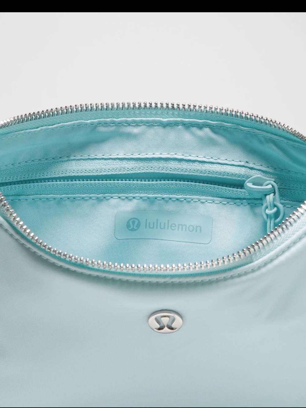 Lululemon On My Level Small Tote
Bag 5L Foam Cloud/Silver-NWT - Picture 2 of 10